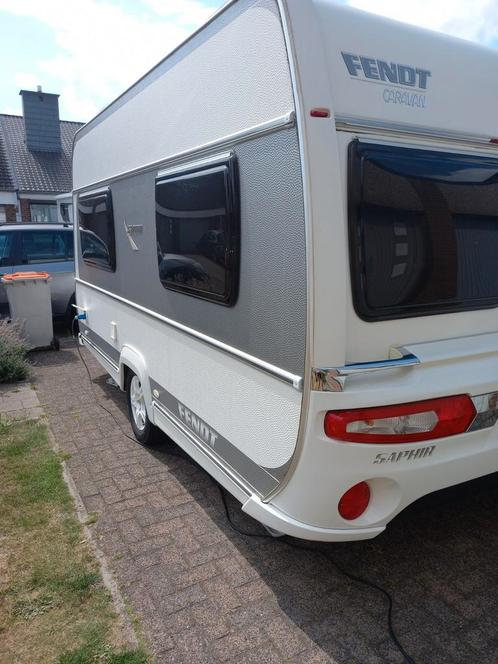 Fendt Saphir  jaar 2013, Caravans en Kamperen, Caravans, Particulier, tot en met 4, 1250 - 1500 kg, Treinzit, Fendt, Vast bed