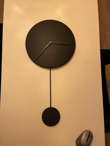 Zuiver Zwarte Klok Ø30 - Minimalistisch Design beschikbaar voor biedingen