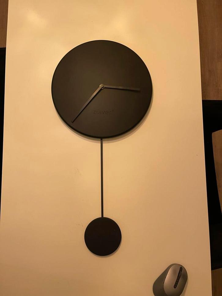 Zuiver Zwarte Klok Ø30 - Minimalistisch Design, Huis en Inrichting, Woonaccessoires | Klokken, Gebruikt, Wandklok, Analoog, Ophalen
