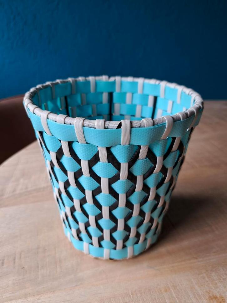 IKEA Sommar Bloempot, Tuin en Terras, Bloempotten, Zo goed als nieuw, Kunststof, Binnen, Balkon, Minder dan 40 cm, Minder dan 25 cm