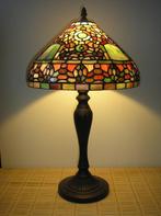 Tiffany tafellamp met fijn gedetailleerde kap, Ophalen of Verzenden, Zo goed als nieuw, Glas, Minder dan 50 cm
