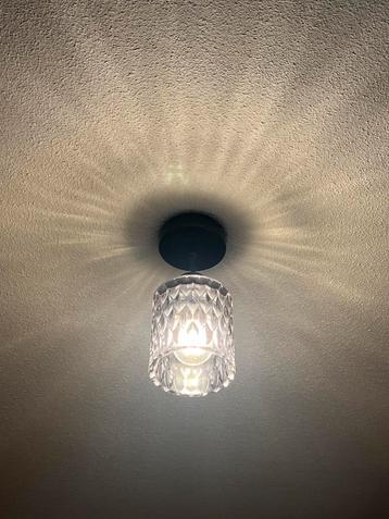 Hanglamp grijs rookglas zo goed als nieuw 2 jaar oud beschikbaar voor biedingen
