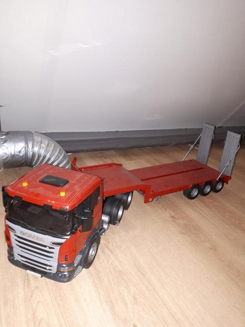 BRUDER SCANIA VRACHTWAGEN MET AFNEEMBARE DIEPLADER – ROOD, Kinderen en Baby's, Speelgoed | Speelgoedvoertuigen, Zo goed als nieuw