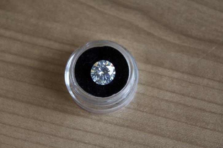 Moissanite 10mm (4,5 carats), Sieraden, Tassen en Uiterlijk, Edelstenen, Nieuw, Ophalen of Verzenden