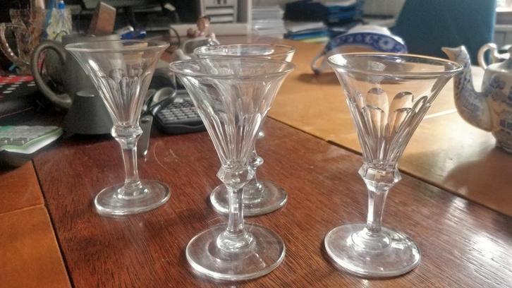 Georgische Gin Glazen met Bloempatroon, Antiek en Kunst, Antiek | Glas en Kristal, Ophalen of Verzenden