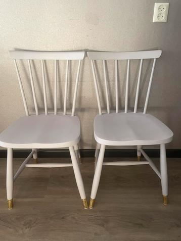 Twee hippe gerestylde eetkamerstoelen stoelen set eetkamer beschikbaar voor biedingen
