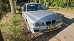 BMW 5-Serie 3.0 I 530 AUT 2002 Grijs, Auto's, BMW, Automaat, Achterwielaandrijving, Zwart, Parkeersensor
