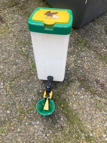 Drinkfles kip beschikbaar voor biedingen