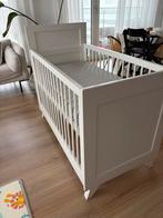 Handgeschilderd baby ledikant wit hoogglans, Kinderen en Baby's, Babywiegjes en Ledikanten, Ophalen, Zo goed als nieuw, Ledikant