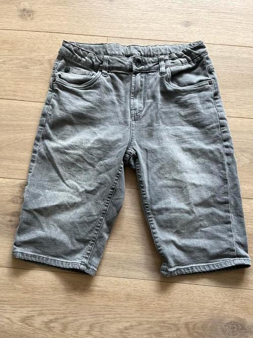Garcia Jeans lichtgrijze korte spijkerbroek in maat 176, Kinderen en Baby's, Kinderkleding | Maat 176, Zo goed als nieuw, Jongen