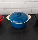 Blauwe gietijzeren braadpan
24 cm breed
Inclusief handvaten, Antiek en Kunst, Ophalen