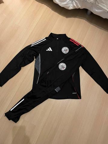 Ajax Trainingspak 2025 - 2026 Maat M beschikbaar voor biedingen