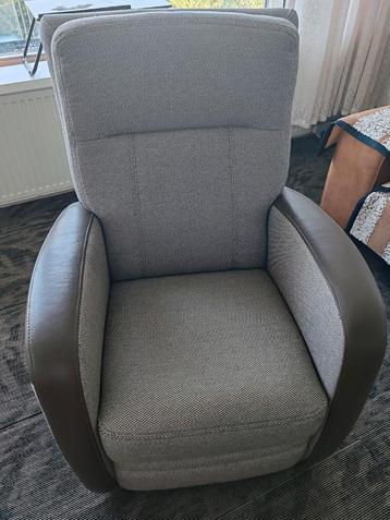 Comfortabele fauteuil beschikbaar voor biedingen