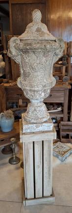 Terracotta pot vaas op sokkel steigerhout, Ophalen