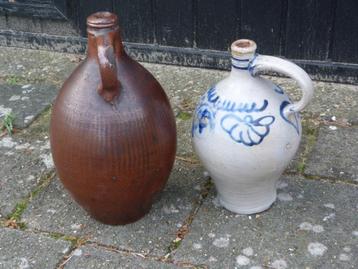 2 antieke kruiken beschikbaar voor biedingen