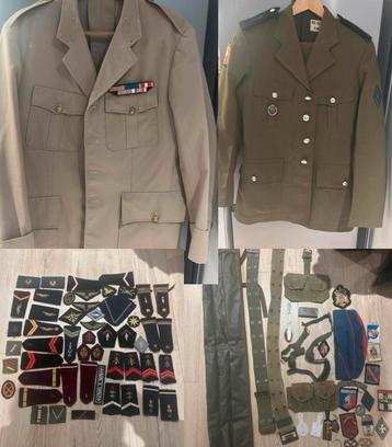 Grote Partij Franse Militaria beschikbaar voor biedingen