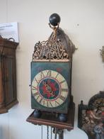 Oer 11664 17e eeuwse West-Friese stoelklok met beugel, Antiek en Kunst, Ophalen