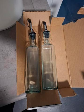 2 Olie-/Azijnflessen met Schenktuit beschikbaar voor biedingen