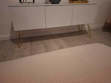 Tv kastje met gouden poten