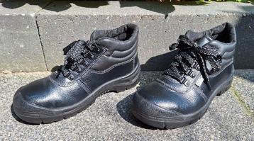 Nieuwe veiligheidschoenen S3 maat 39 incl.veiligheidshesje beschikbaar voor biedingen