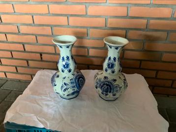 TE KOOP 2 PUNTGAVE DELFS BLAUWE VAAZEN beschikbaar voor biedingen