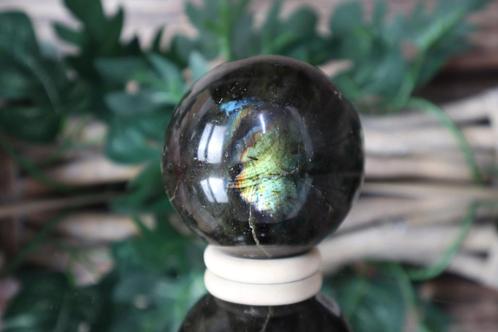 Labradoriet bol sphere #0649 mineraal edelsteen, Verzamelen, Mineralen en Fossielen, Mineraal, Ophalen of Verzenden
