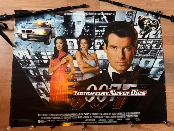 Tomorrow never dies originele bioscoop poster, Verzamelen, Film en Tv, Gebruikt, Film, Poster, Ophalen of Verzenden