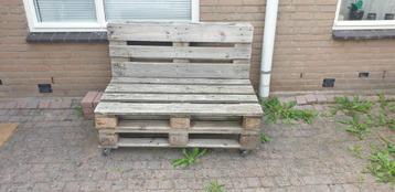 palletbank op wieltjes, incl kussens! beschikbaar voor biedingen
