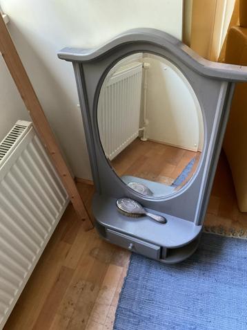 Facet geslepen spiegel met plankje beschikbaar voor biedingen