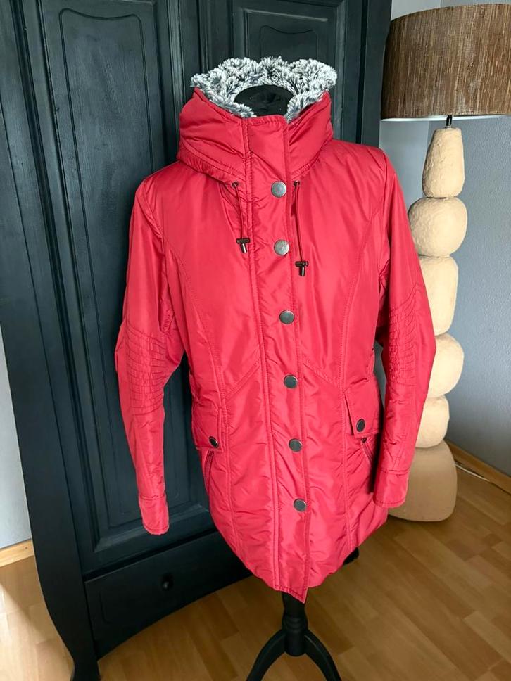 Creenstone mooie rode warme winterjas mt 40 ZGAN, Kleding | Dames, Jassen | Winter, Zo goed als nieuw, Maat 38/40 (M), Rood, Ophalen of Verzenden