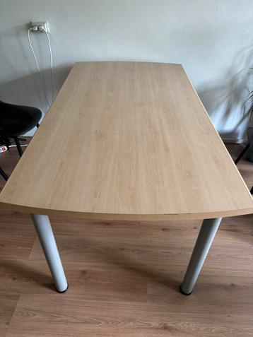 Licht houten tafel