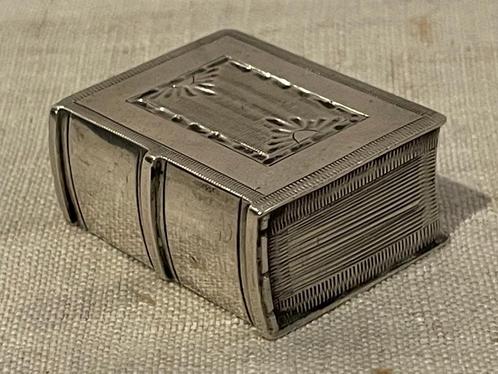 18de eeuw lodereindoosje in vorm boek Graves Kooiman 1786, Antiek en Kunst, Antiek | Goud en Zilver, Ophalen of Verzenden