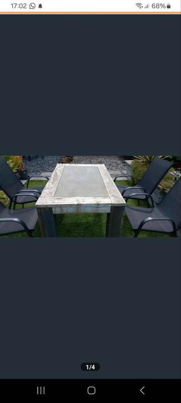 Tuintafel met stenen blad beschikbaar voor biedingen
