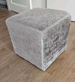 Zachte, grijs fluwelen / velours poef te koop, Ophalen, Minder dan 50 cm, Vierkant, Minder dan 50 cm