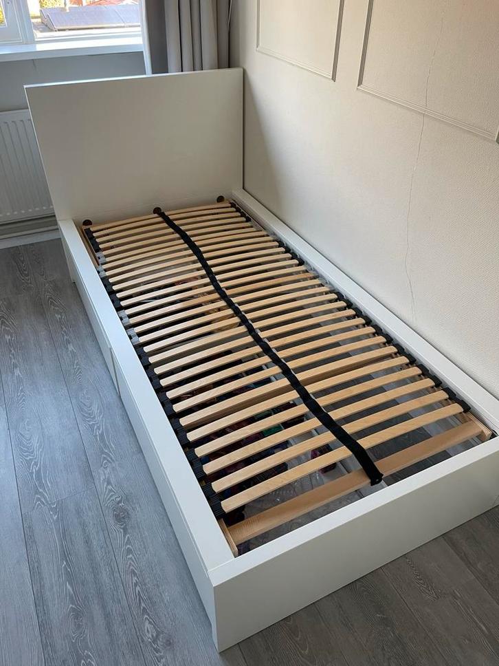 IKEA Malm bed met lades en verstelbare lattenbodem, Huis en Inrichting, Slaapkamer | Bedden, Zo goed als nieuw, Eenpersoons, 90 cm