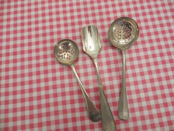 oude lepels/vintage/brocante/suiker strooier beschikbaar voor biedingen