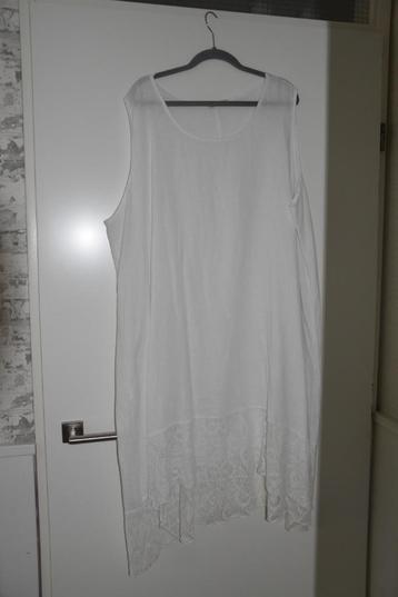 Wit tuniekje met kantrand van made bij italy beschikbaar voor biedingen