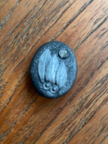 Grijze hanger beschikbaar voor biedingen