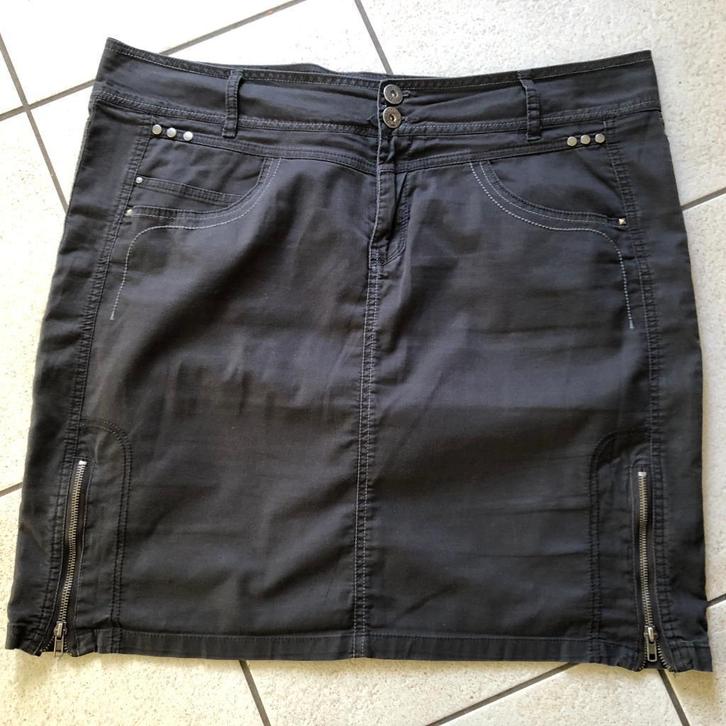 Sportieve donkergrijze rok Miss Etam maat 48, Kleding | Dames, Rokken, Gedragen, Maat 46/48 (XL) of groter, Grijs, Boven de knie