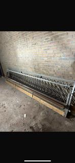 Zelfsluitend schapen voerhek met klapgoot, Dieren en Toebehoren, Meerdere dieren, Schaap