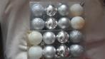 32  kerstballen nieuw in doos zilver en wit, Ophalen of Verzenden, Nieuw