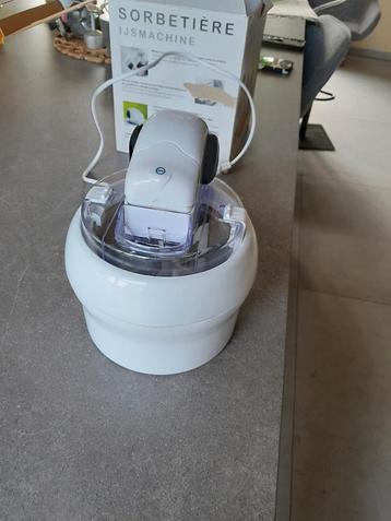 Ijsmachine  beschikbaar voor biedingen