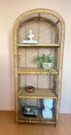 Vintage rotan boogkast wandkast boekenkast boho opbergkast, Ophalen, Zo goed als nieuw, 25 tot 50 cm, Minder dan 100 cm