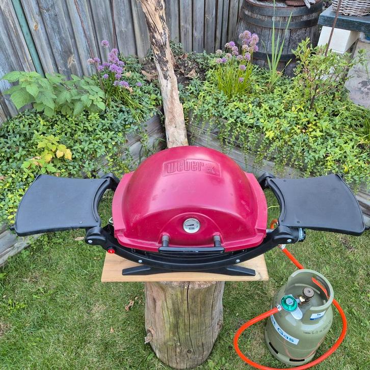 Weber Q100 gasbarbecue – bordeauxrood – elektrische ontsteki, Tuin en Terras, Gasbarbecues, Gebruikt, Ophalen of Verzenden