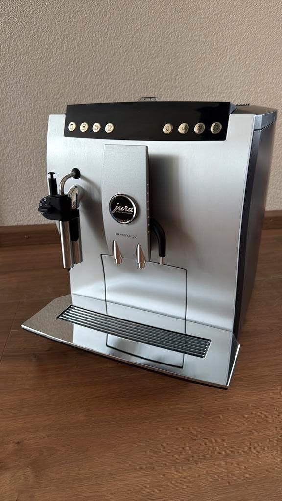 Jura Z5, Witgoed en Apparatuur, Koffiezetapparaten, Zo goed als nieuw, Koffiemachine, 10 kopjes of meer, Ophalen of Verzenden