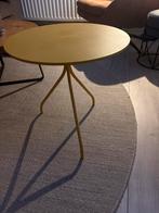Gele Bert Plantagie Bijzettafel, Huis en Inrichting, Minder dan 55 cm, Gebruikt, Metaal of Aluminium, Rond