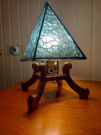 Piramide mozaïek tafellamp op 4 houten poten, Huis en Inrichting, Lampen | Tafellampen, Glas, Zo goed als nieuw, Ophalen