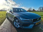 Volvo V60 B3 163pk Mild Hybrid Aut 2023 Grijs, Auto's, Stof, Euro 6, 4 cilinders, 1969 cc