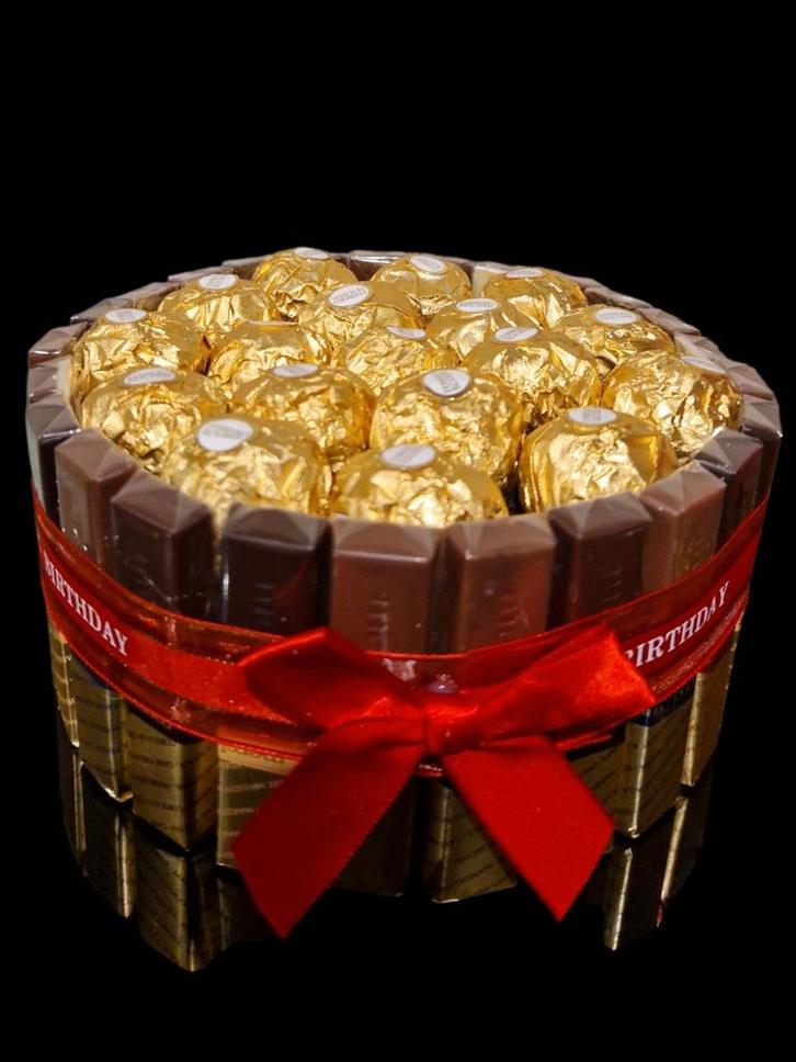 Chocolade box met Merci en Ferrero Rocher, Hobby en Vrije tijd, Feestartikelen, Nieuw, Valentijn of Romantisch, Ophalen of Verzenden