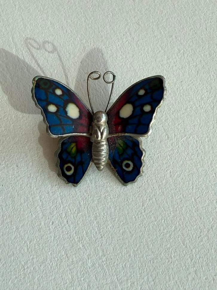 Vintage Vlinder Broche Emaille Zilverkleurig, Sieraden, Tassen en Uiterlijk, Broches, Gebruikt, Zilver, Blauw, Minder dan 4 cm